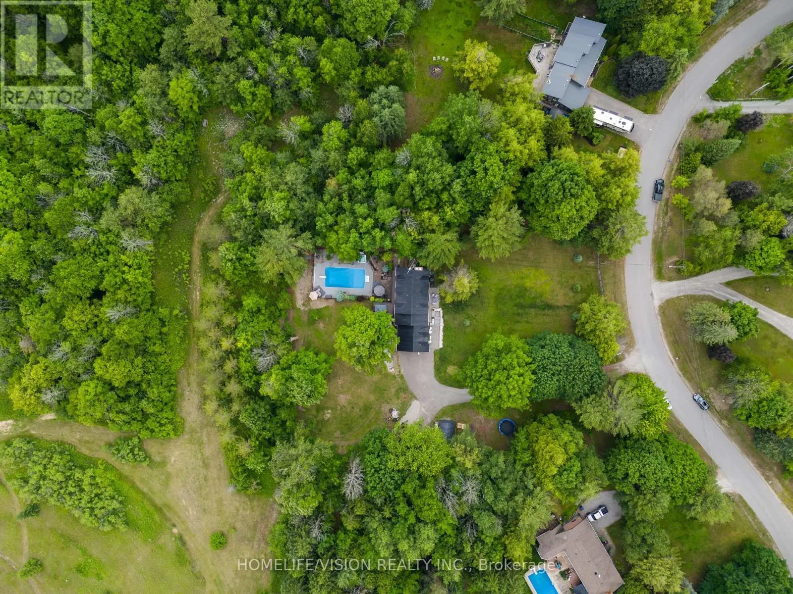 24 THE PINES LANE S