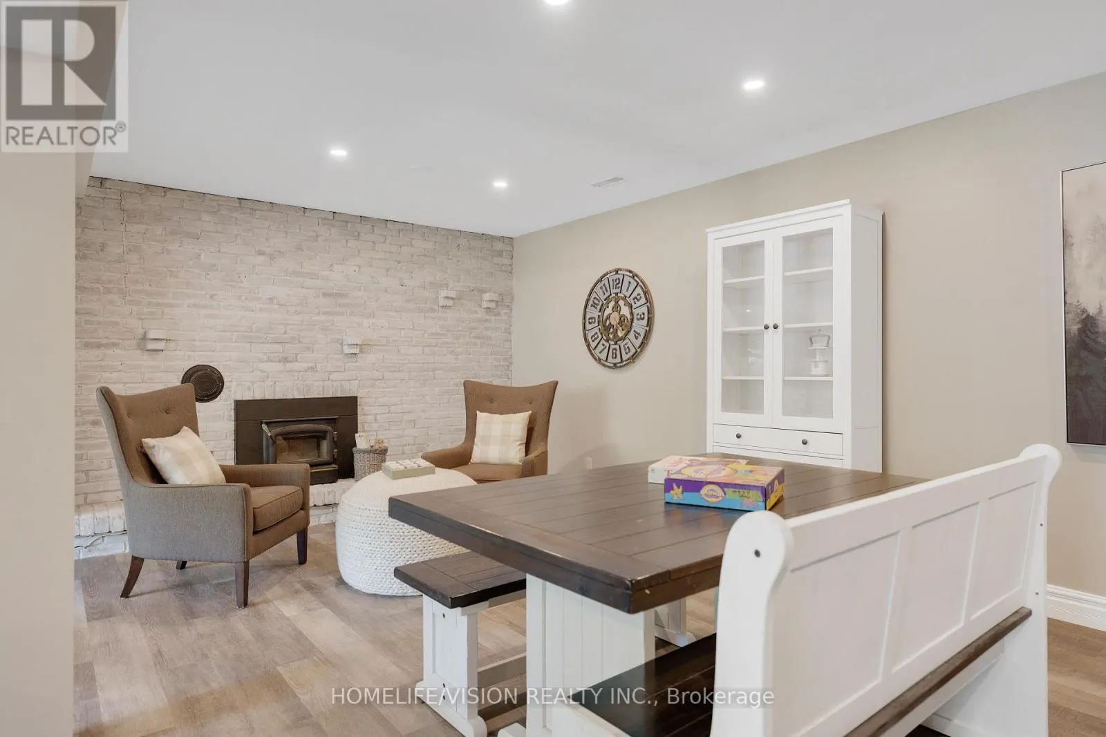 24 THE PINES LANE S