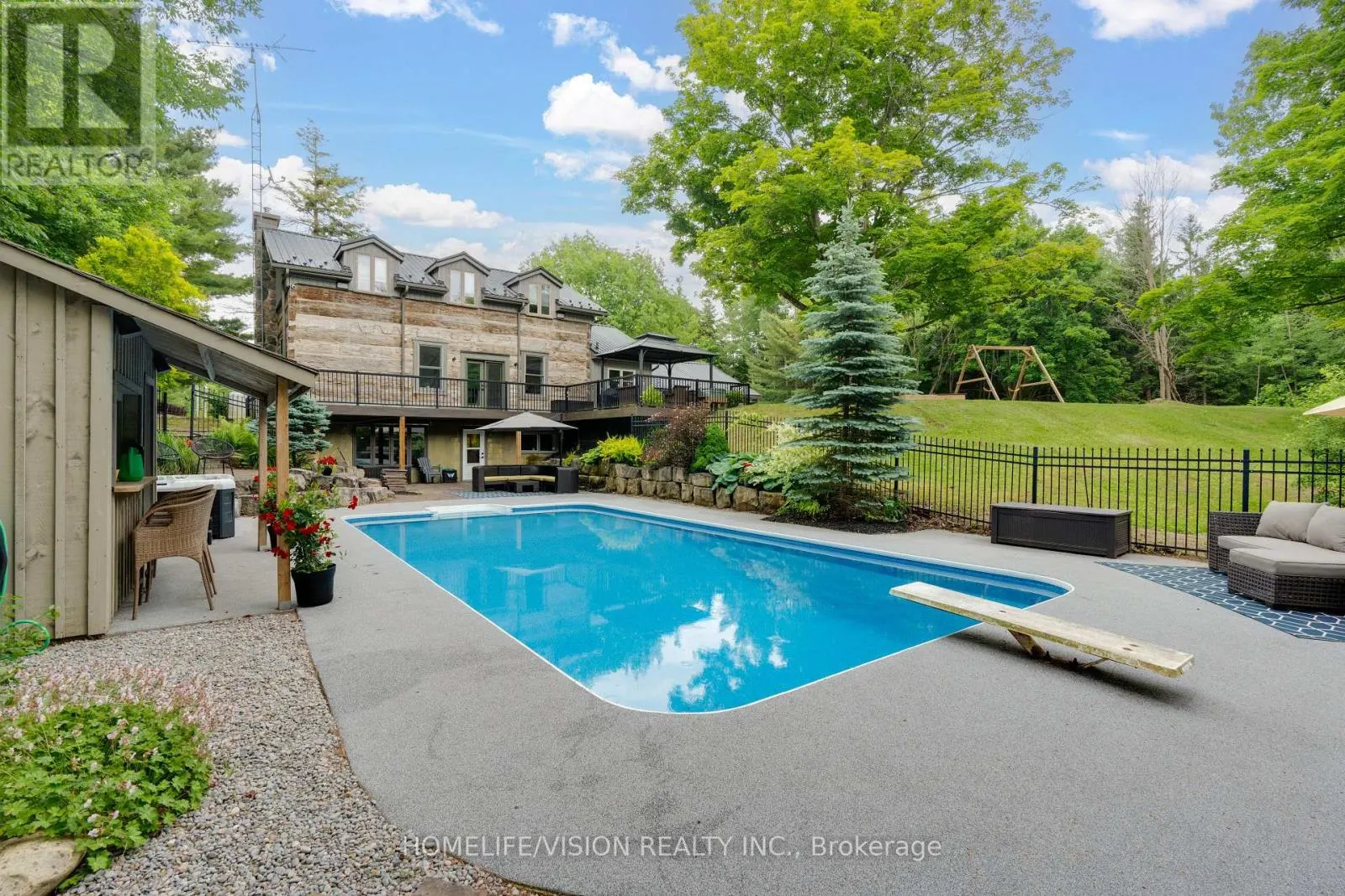 24 THE PINES LANE S