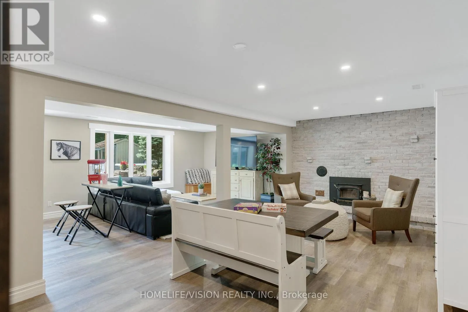 24 THE PINES LANE S