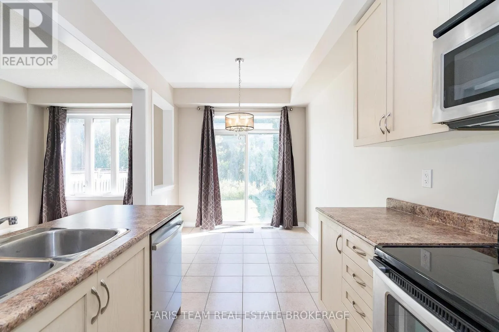 103 COLLIER CRESCENT