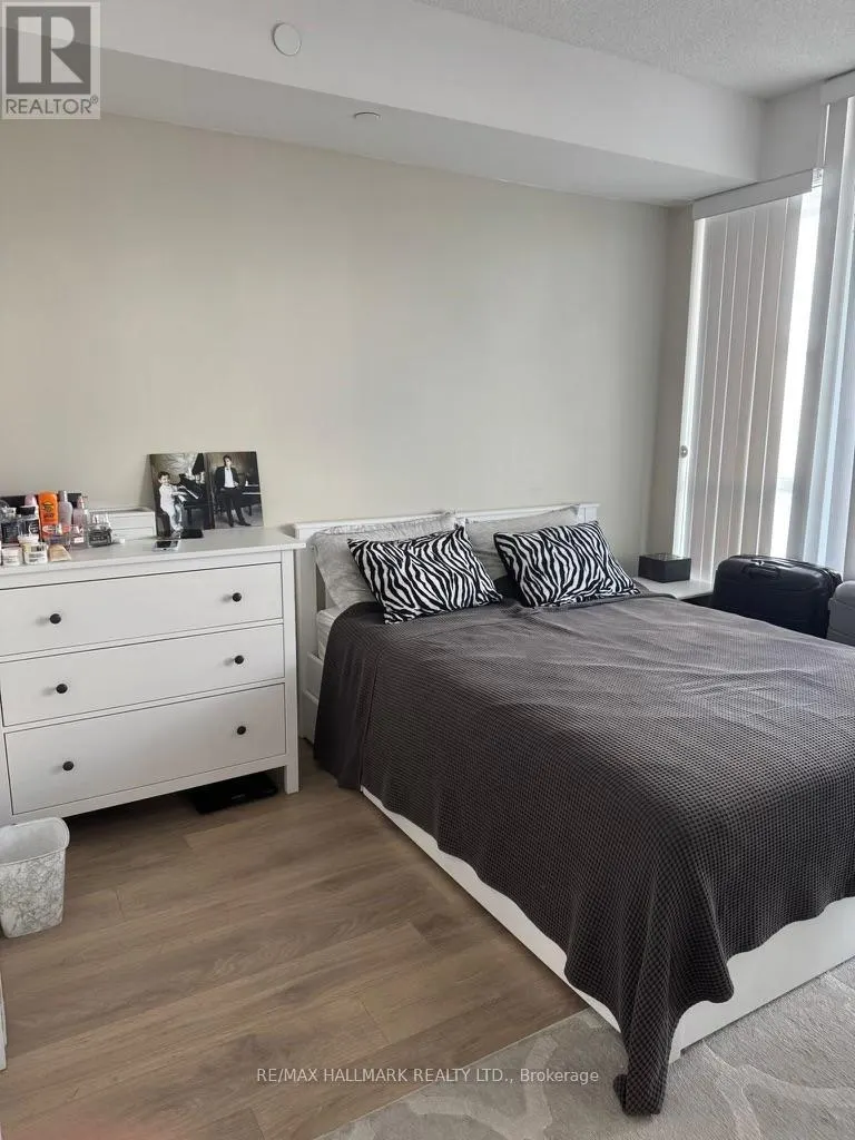1610 - 9471 YONGE STREET