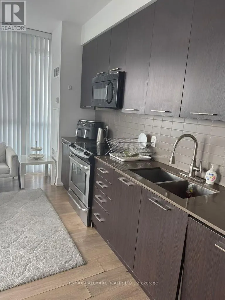 1610 - 9471 YONGE STREET