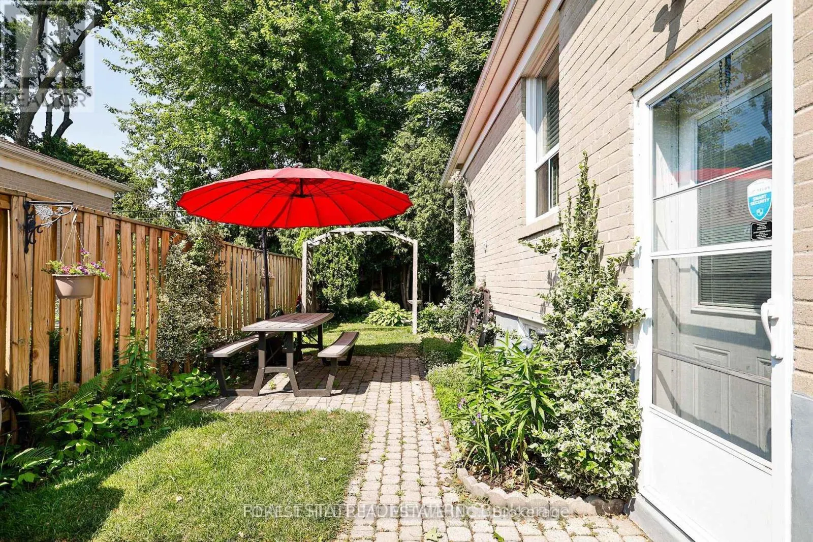 (MAIN) - 220 NEAL DRIVE