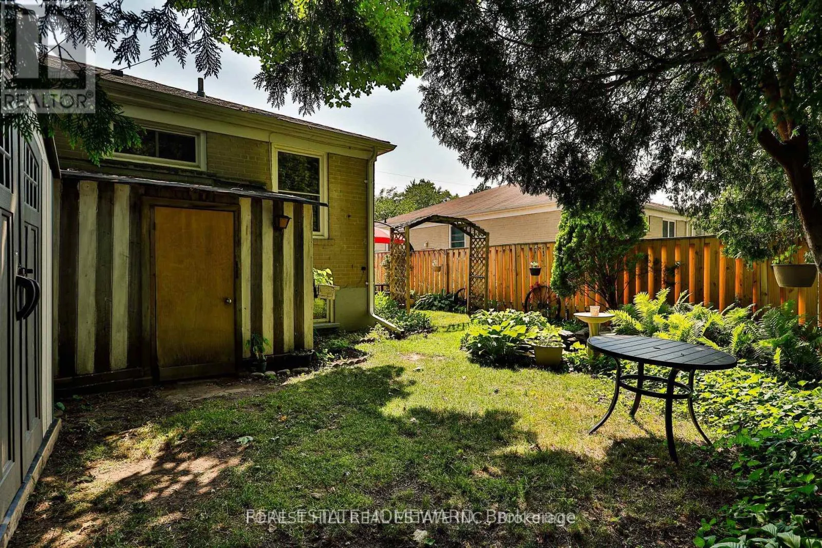 (MAIN) - 220 NEAL DRIVE