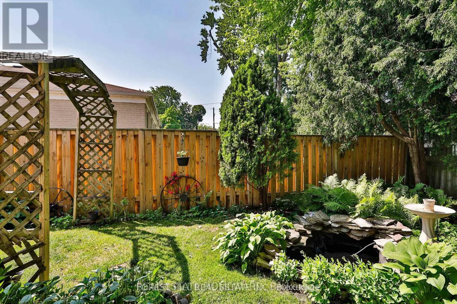 (MAIN) - 220 NEAL DRIVE