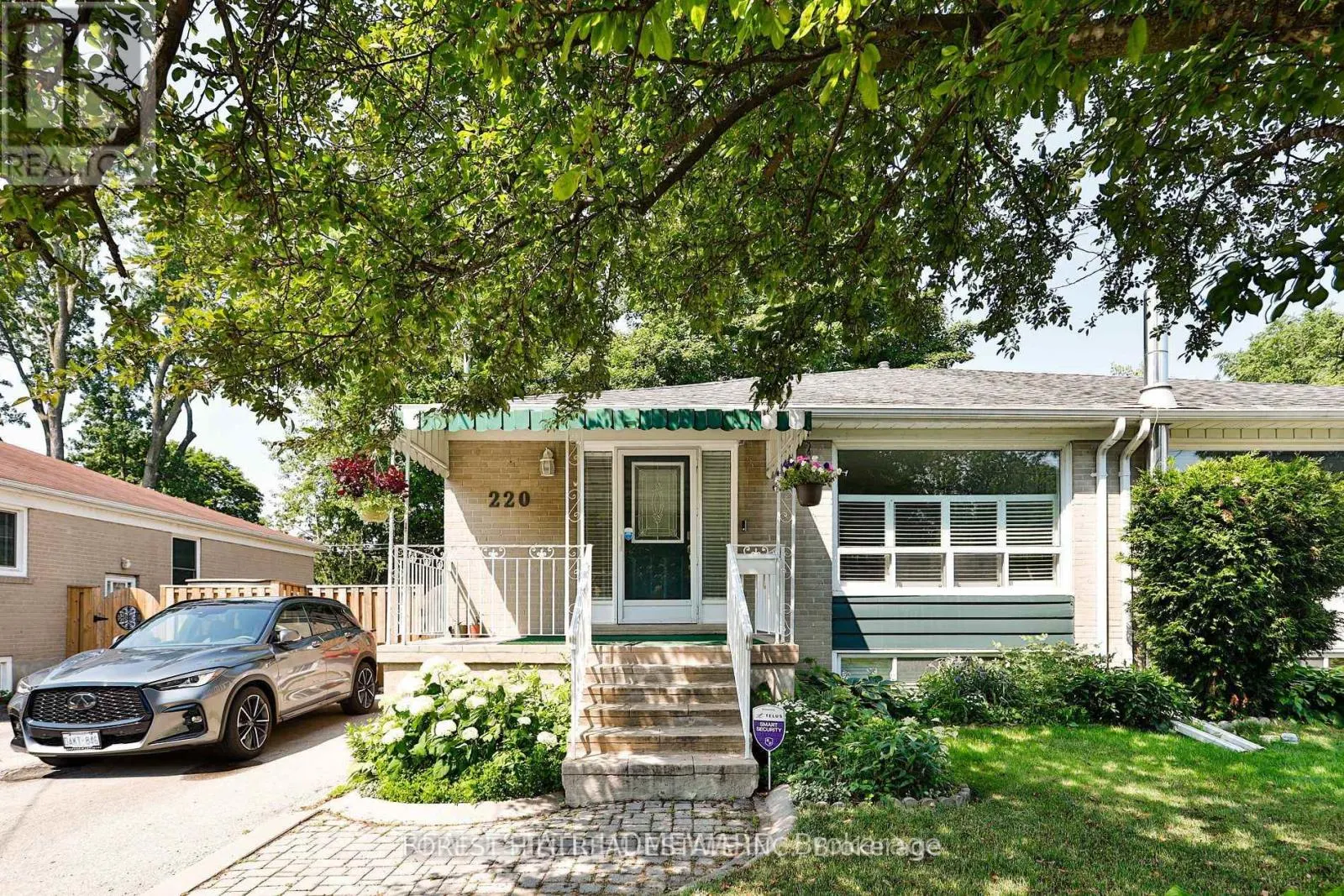 (MAIN) - 220 NEAL DRIVE