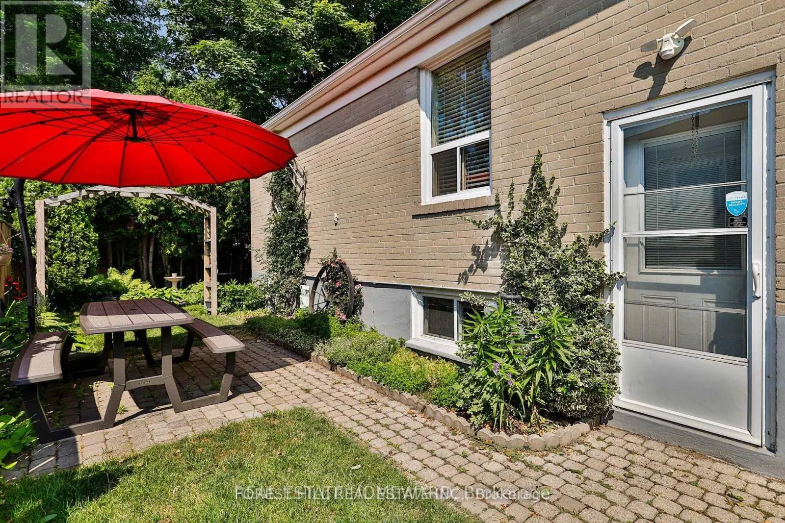 (MAIN) - 220 NEAL DRIVE