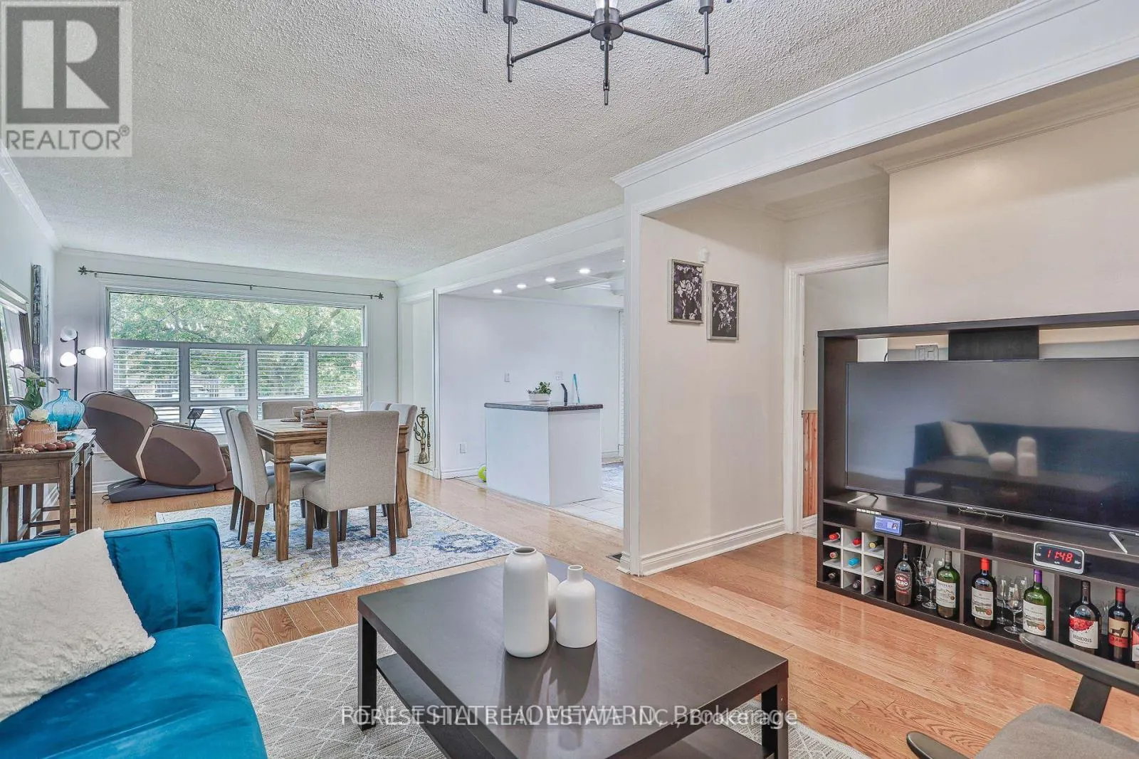 (MAIN) - 220 NEAL DRIVE