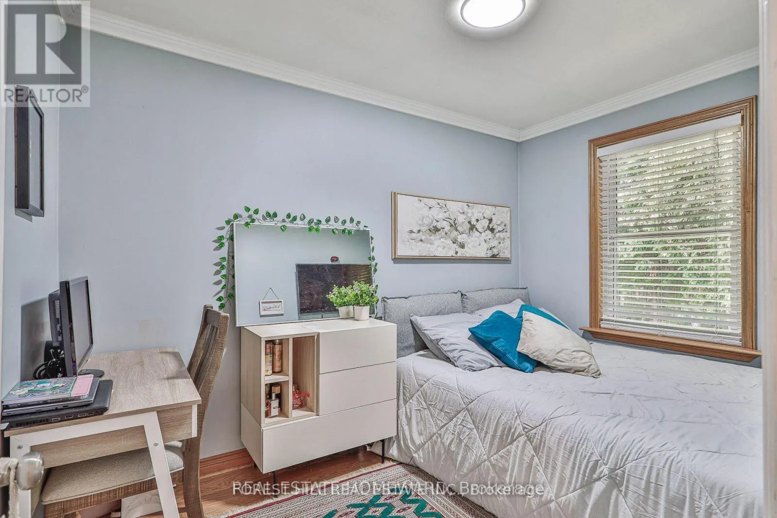 (MAIN) - 220 NEAL DRIVE