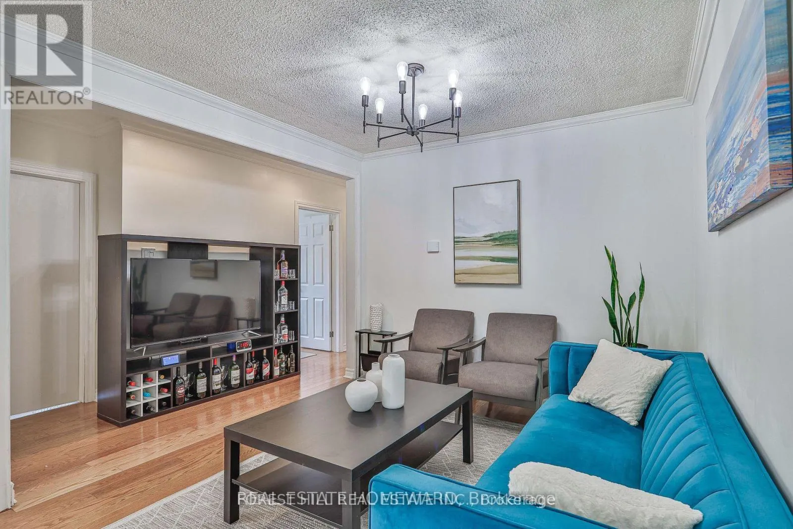 (MAIN) - 220 NEAL DRIVE