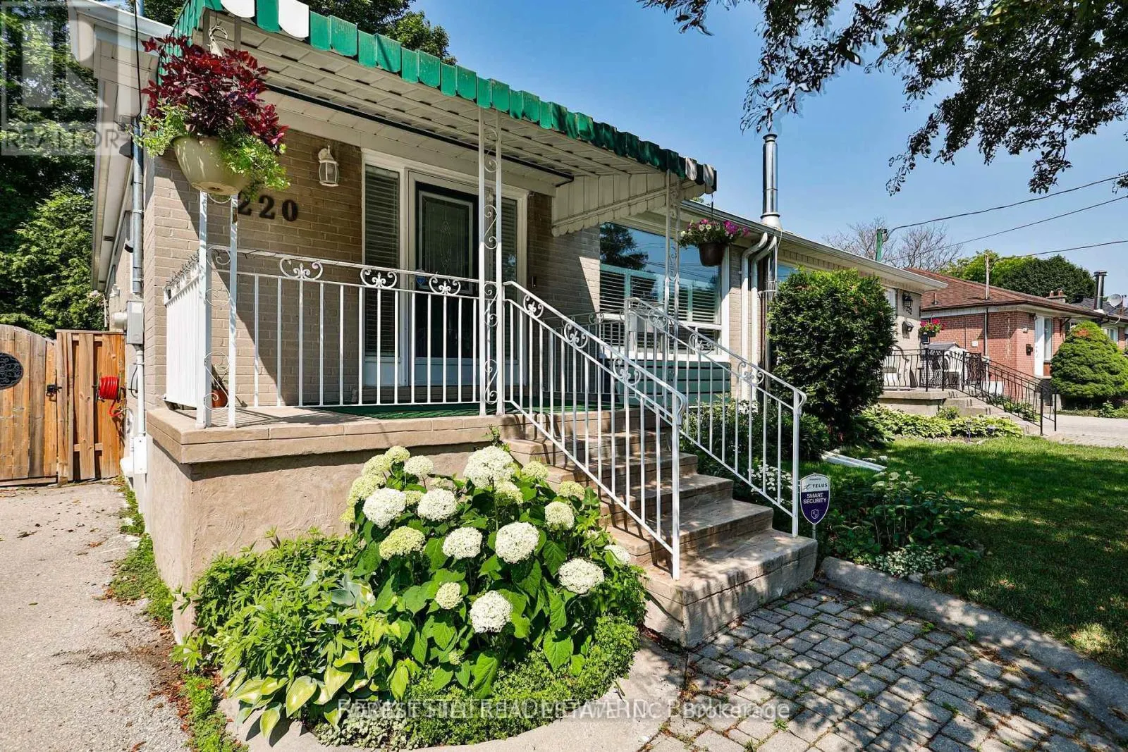 (MAIN) - 220 NEAL DRIVE