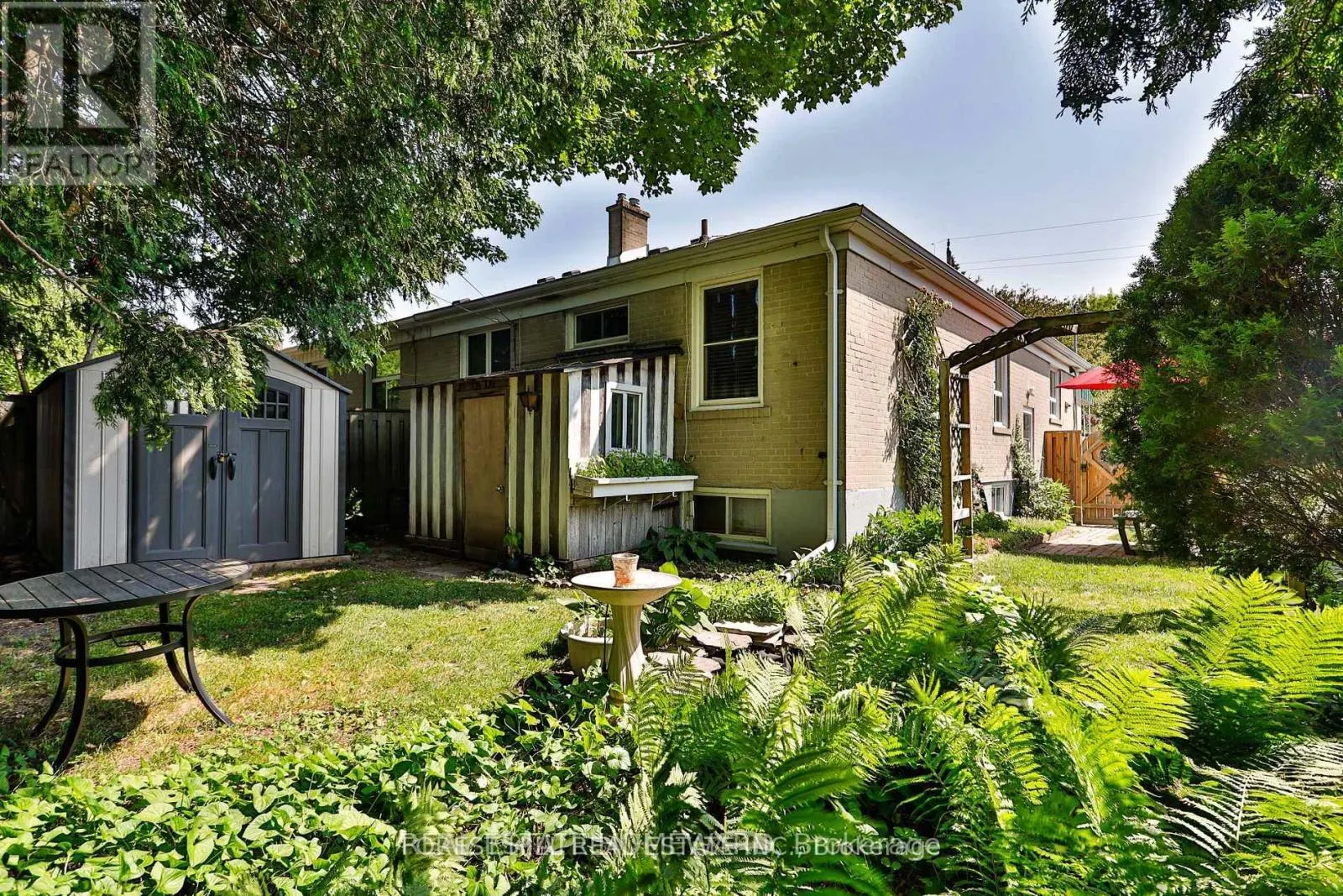 (MAIN) - 220 NEAL DRIVE