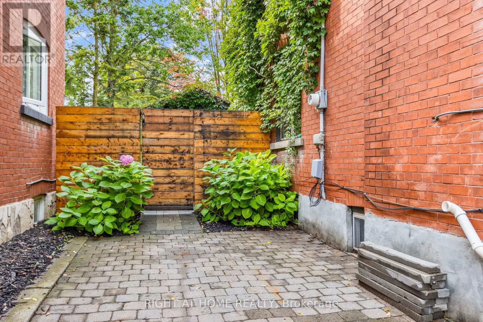 84 SPRUCE STREET