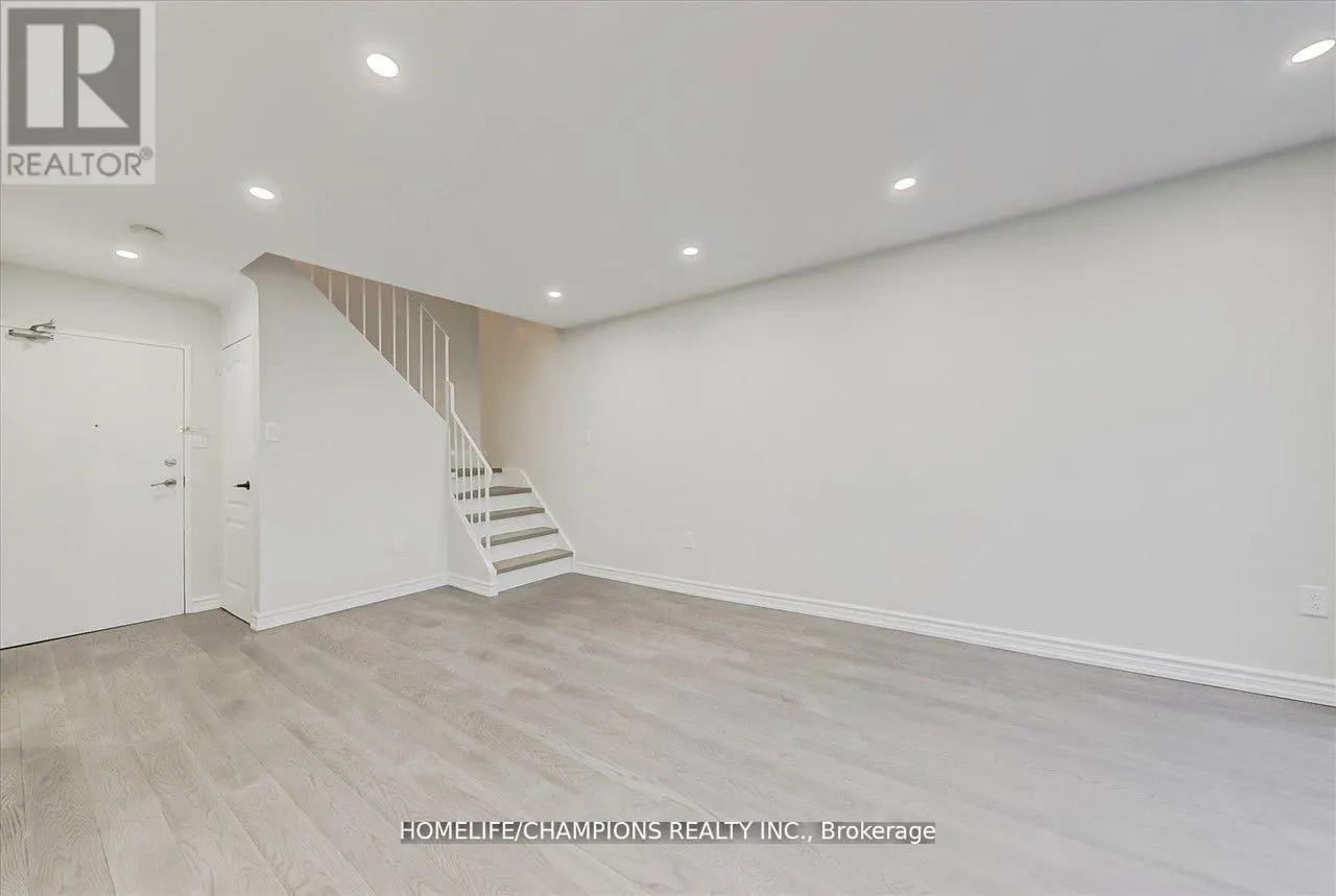 325 - 16 ELGIN STREET N