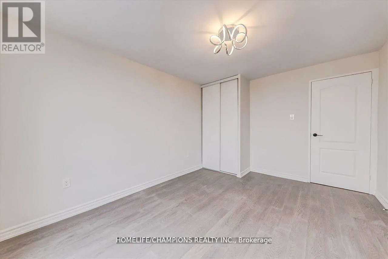 325 - 16 ELGIN STREET N