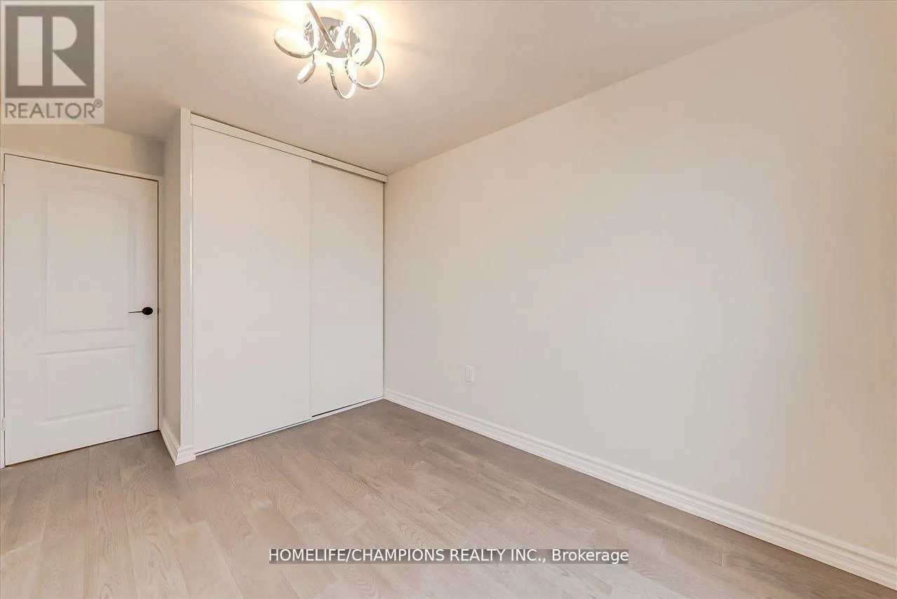 325 - 16 ELGIN STREET N
