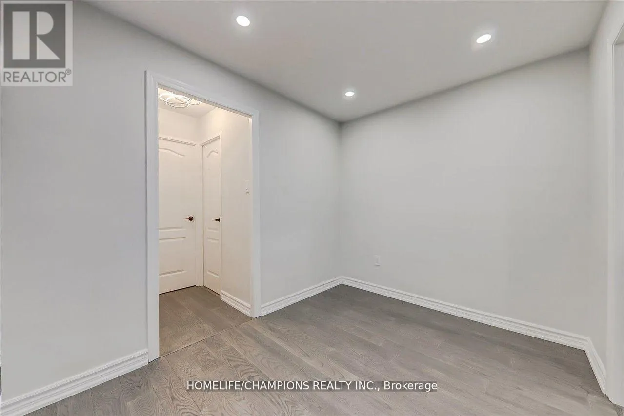 325 - 16 ELGIN STREET N