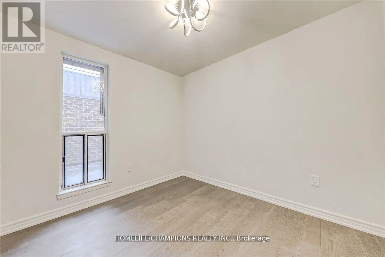 325 - 16 ELGIN STREET N