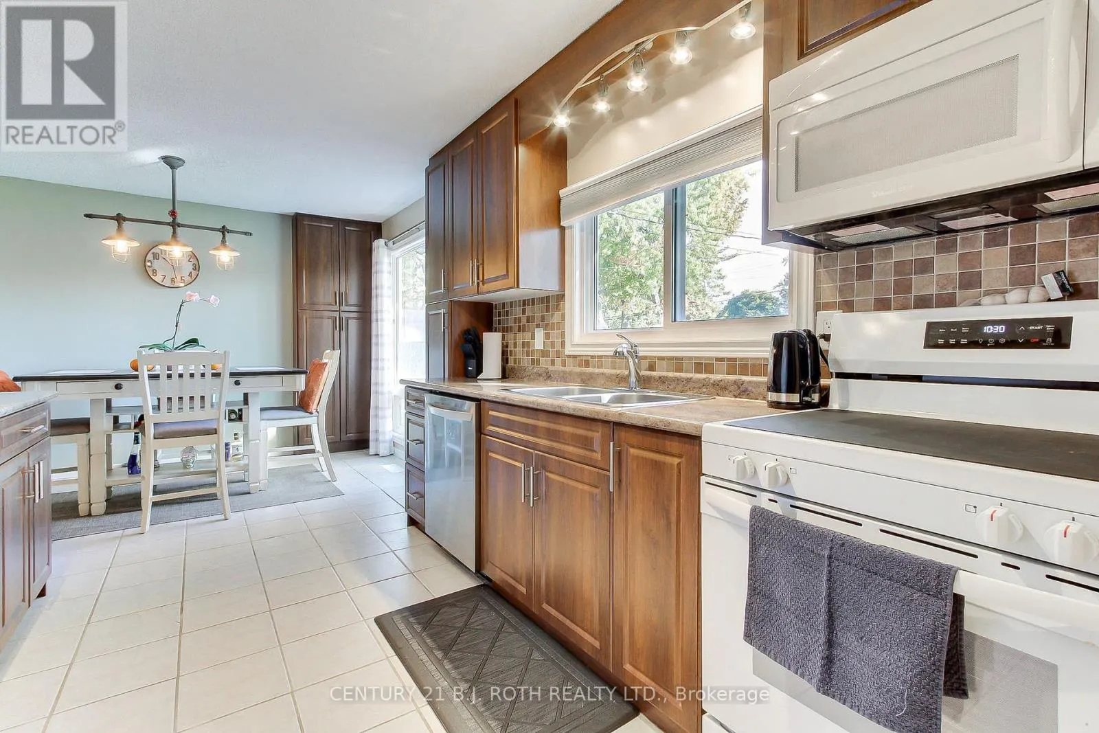 32 FRANKLIN BEACH ROAD