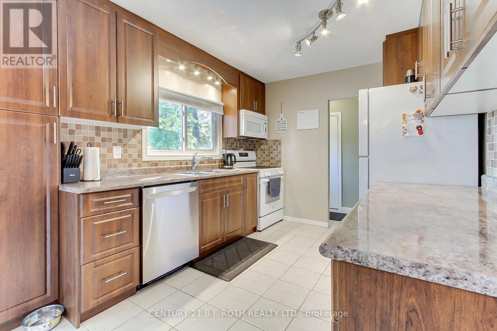32 FRANKLIN BEACH ROAD