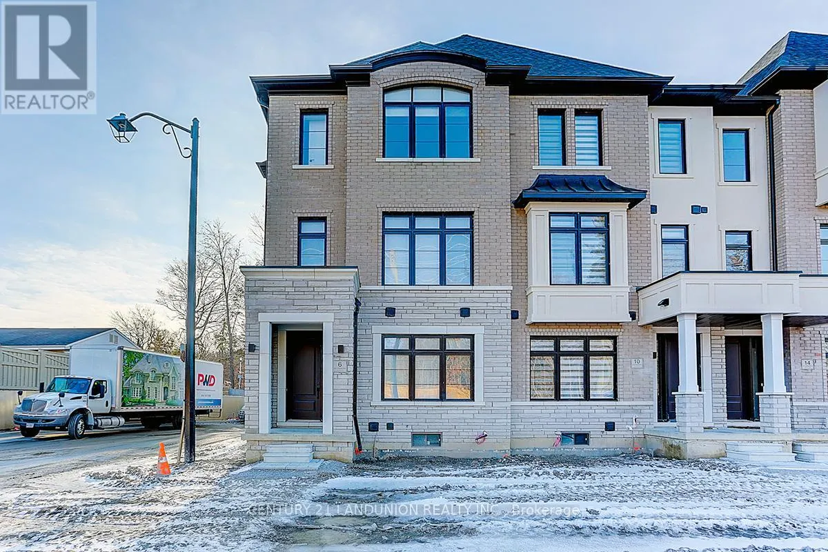 6 DE LA ROCHE DRIVE