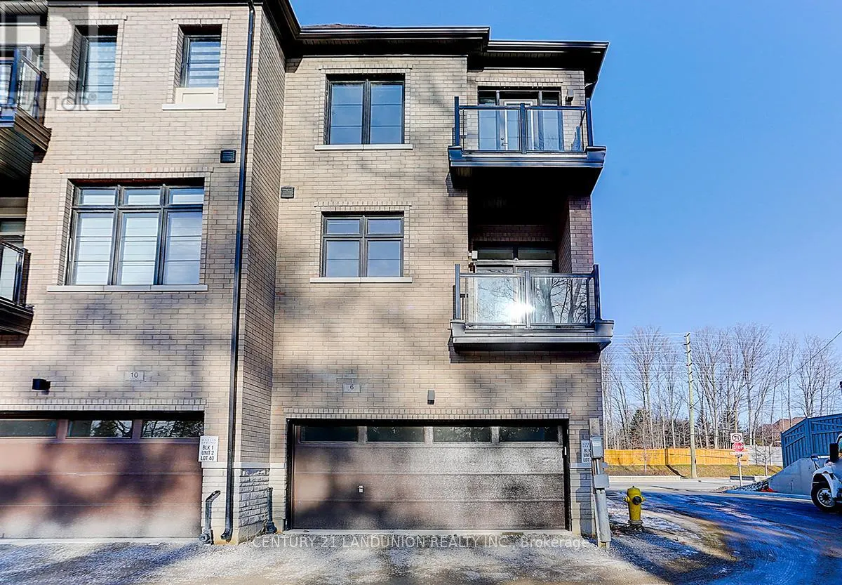 6 DE LA ROCHE DRIVE