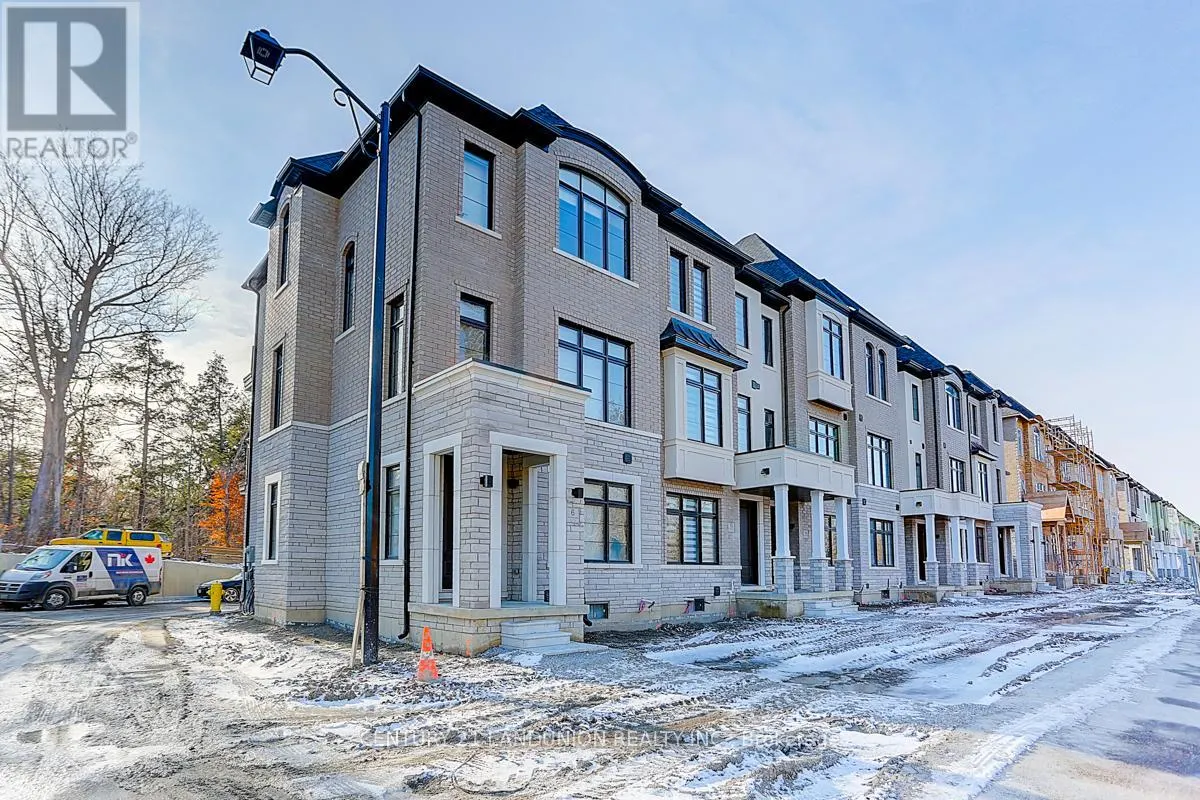 6 DE LA ROCHE DRIVE