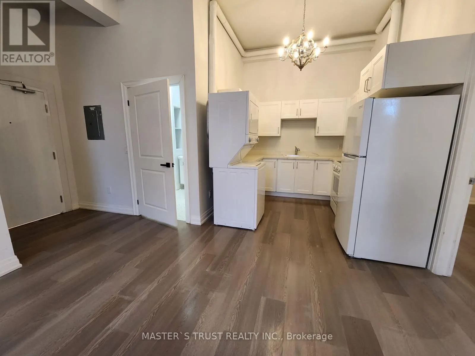 3 - 54 MAIN STREET S