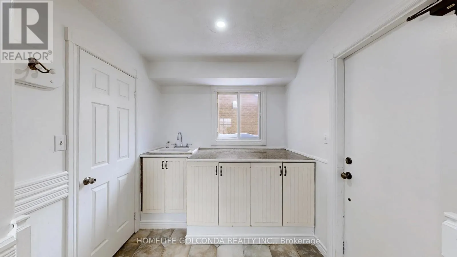 129 KERR BOULEVARD S