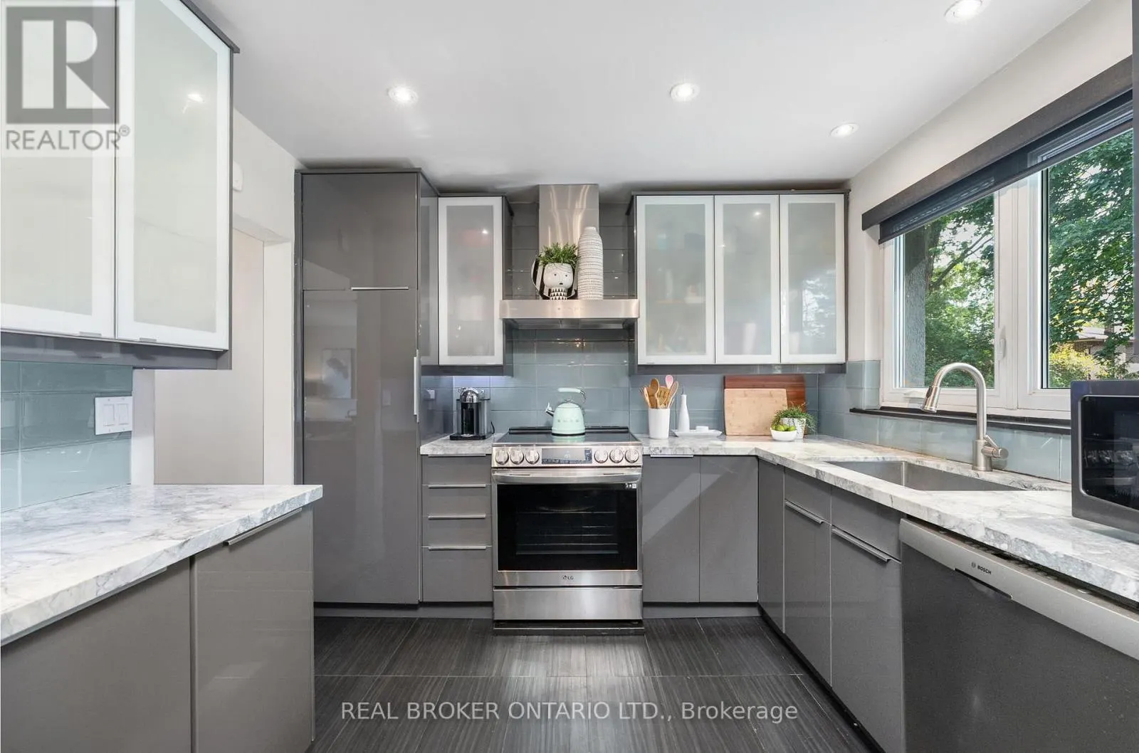 240 ROSEMAR GARDENS