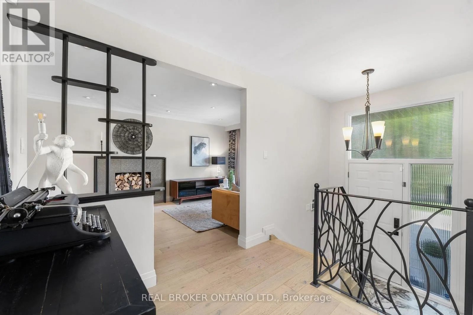 240 ROSEMAR GARDENS