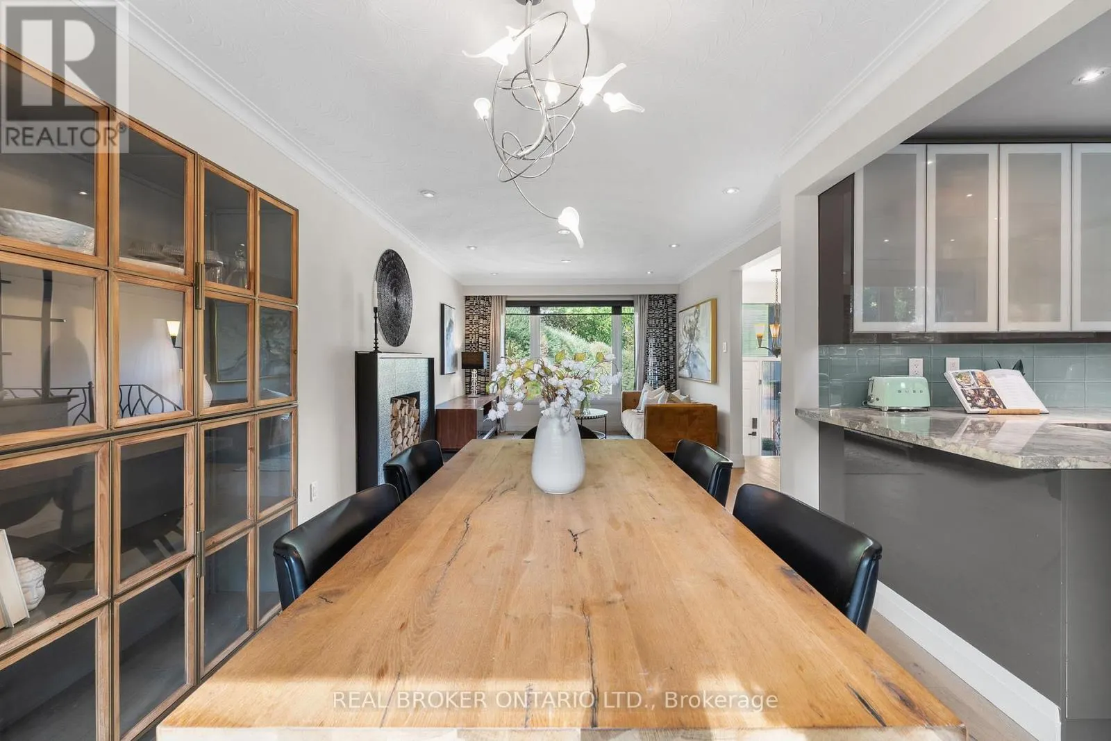 240 ROSEMAR GARDENS