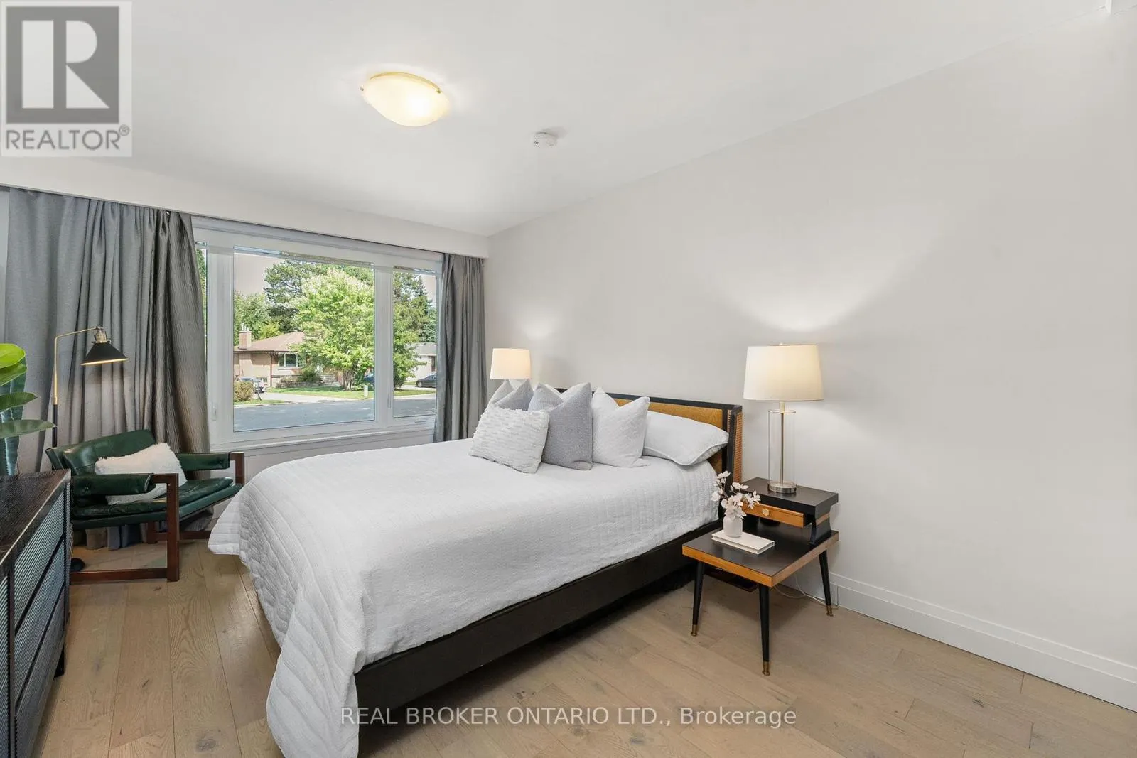 240 ROSEMAR GARDENS