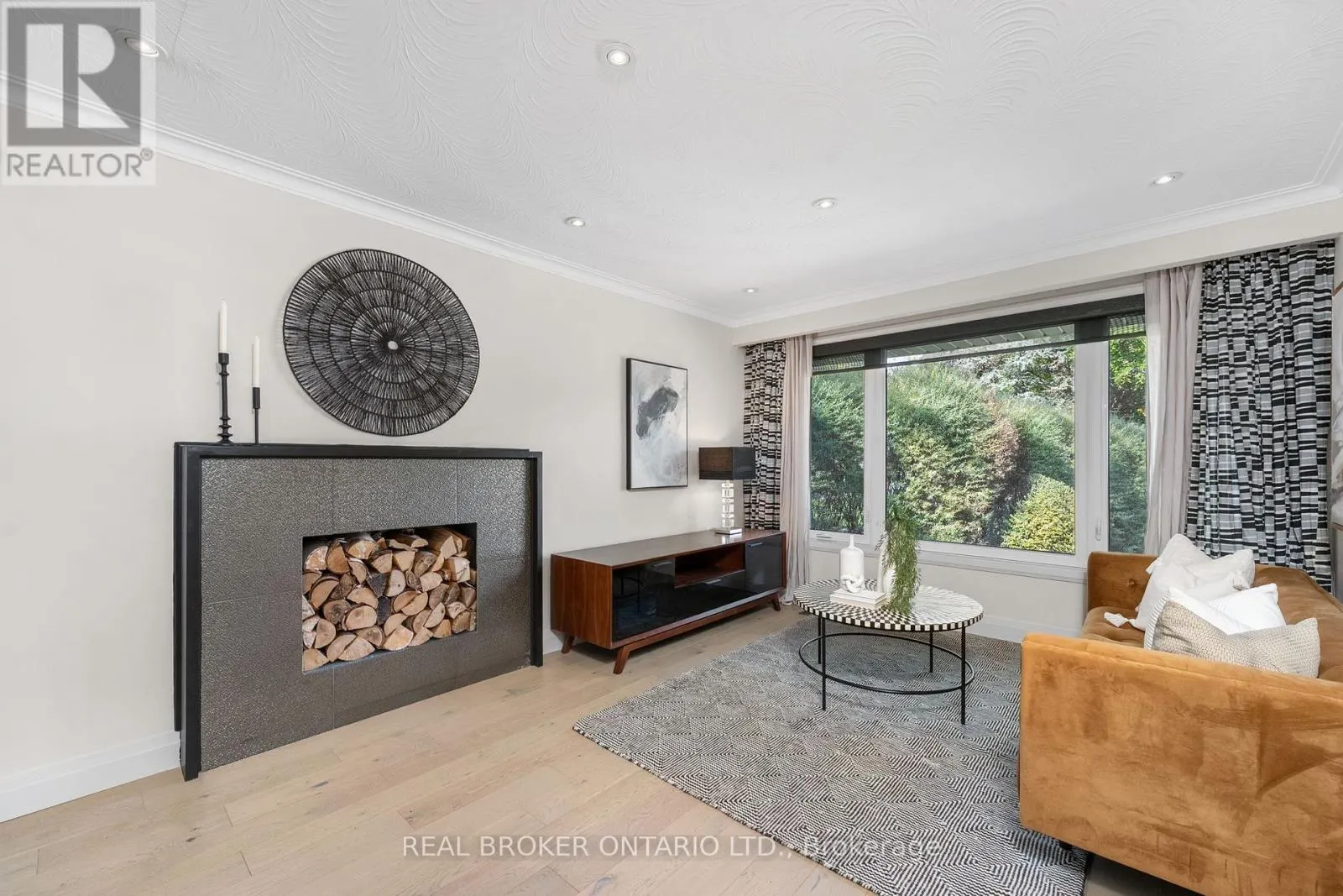 240 ROSEMAR GARDENS