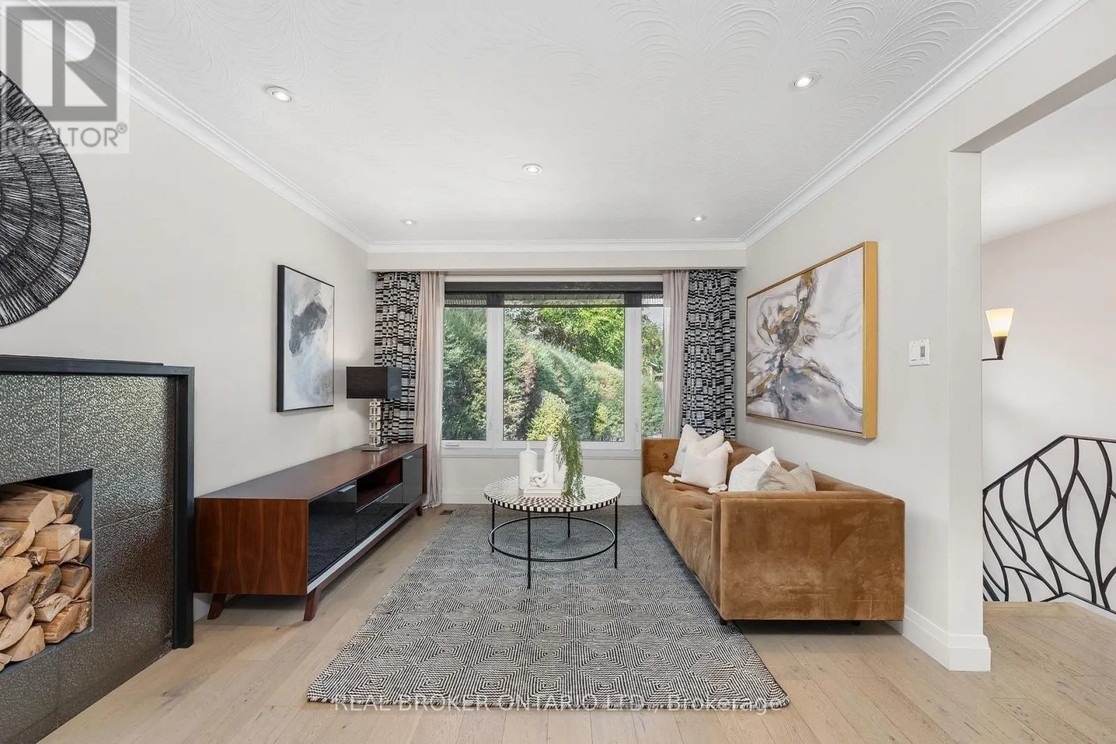 240 ROSEMAR GARDENS