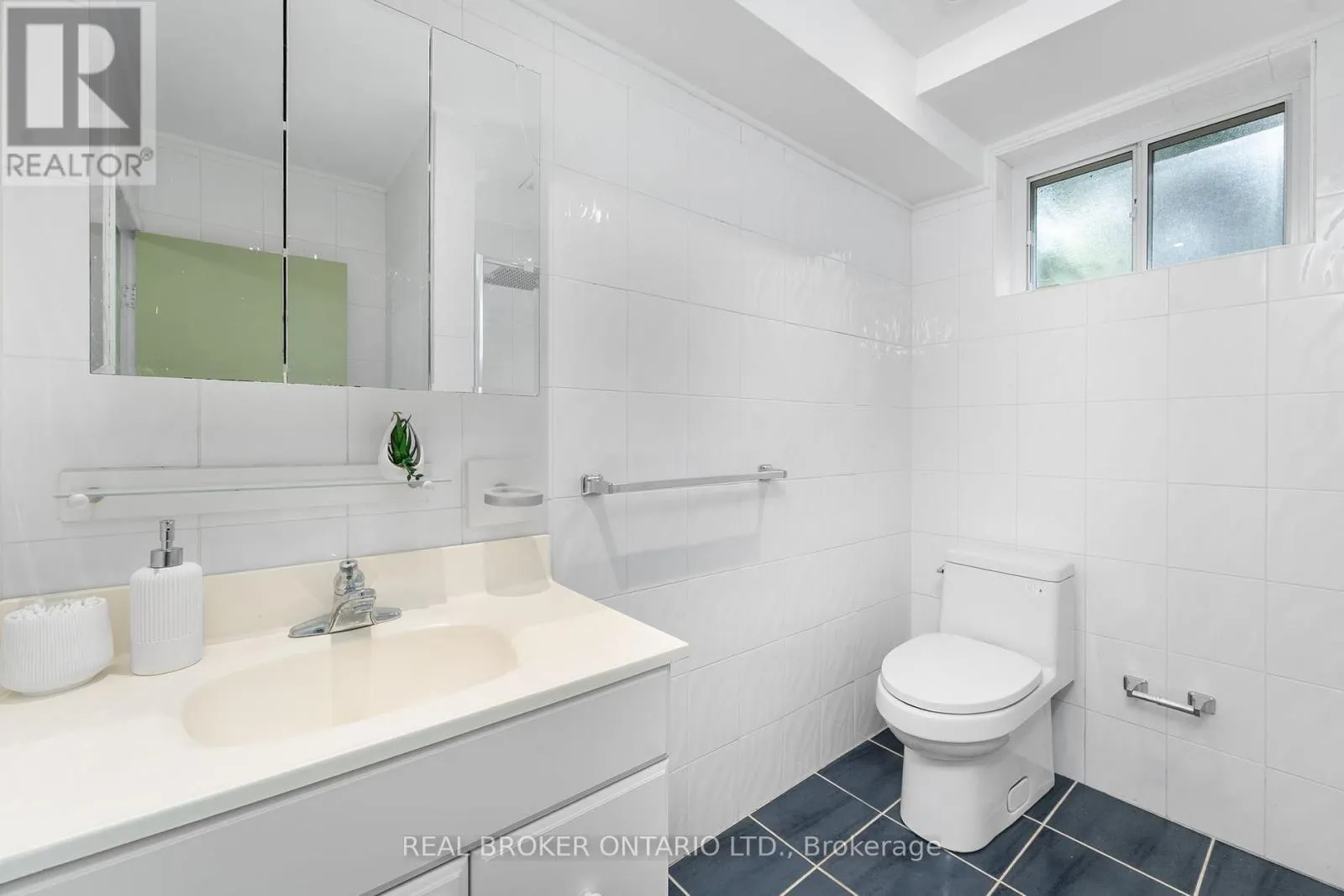 240 ROSEMAR GARDENS