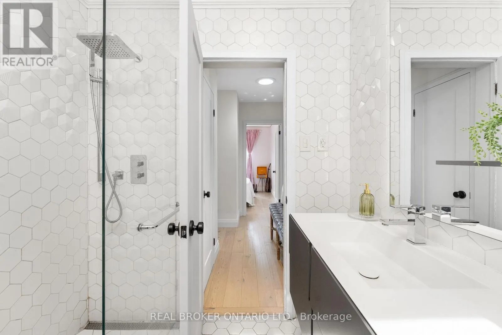 240 ROSEMAR GARDENS