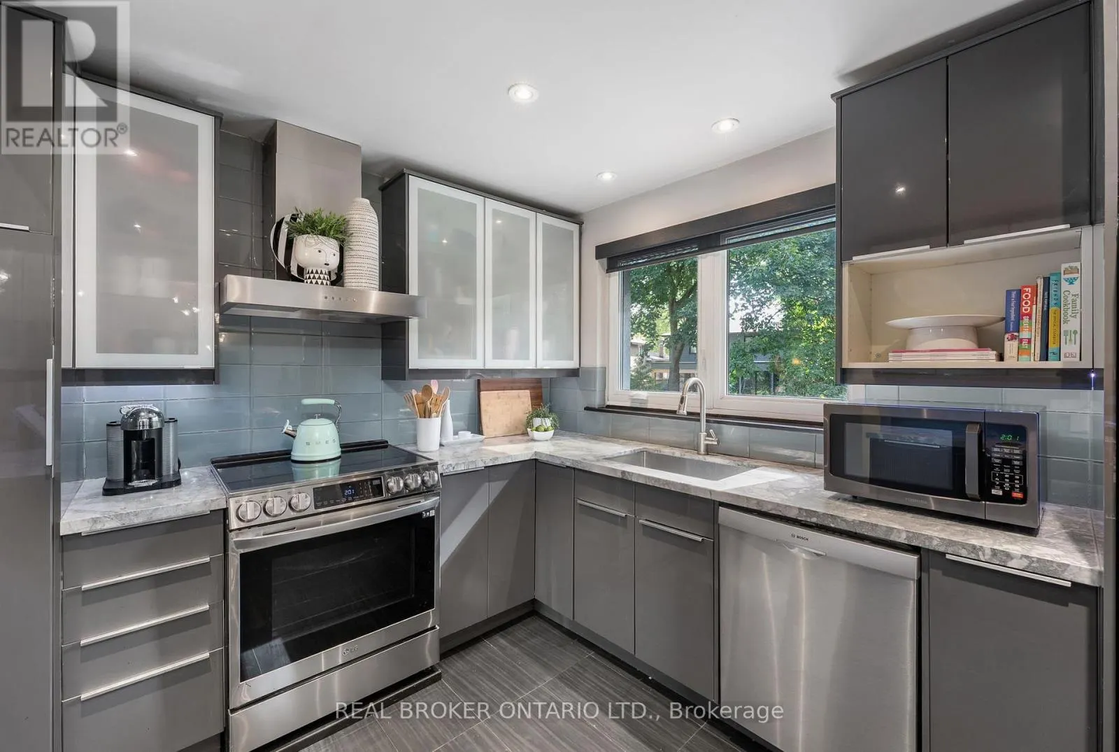 240 ROSEMAR GARDENS