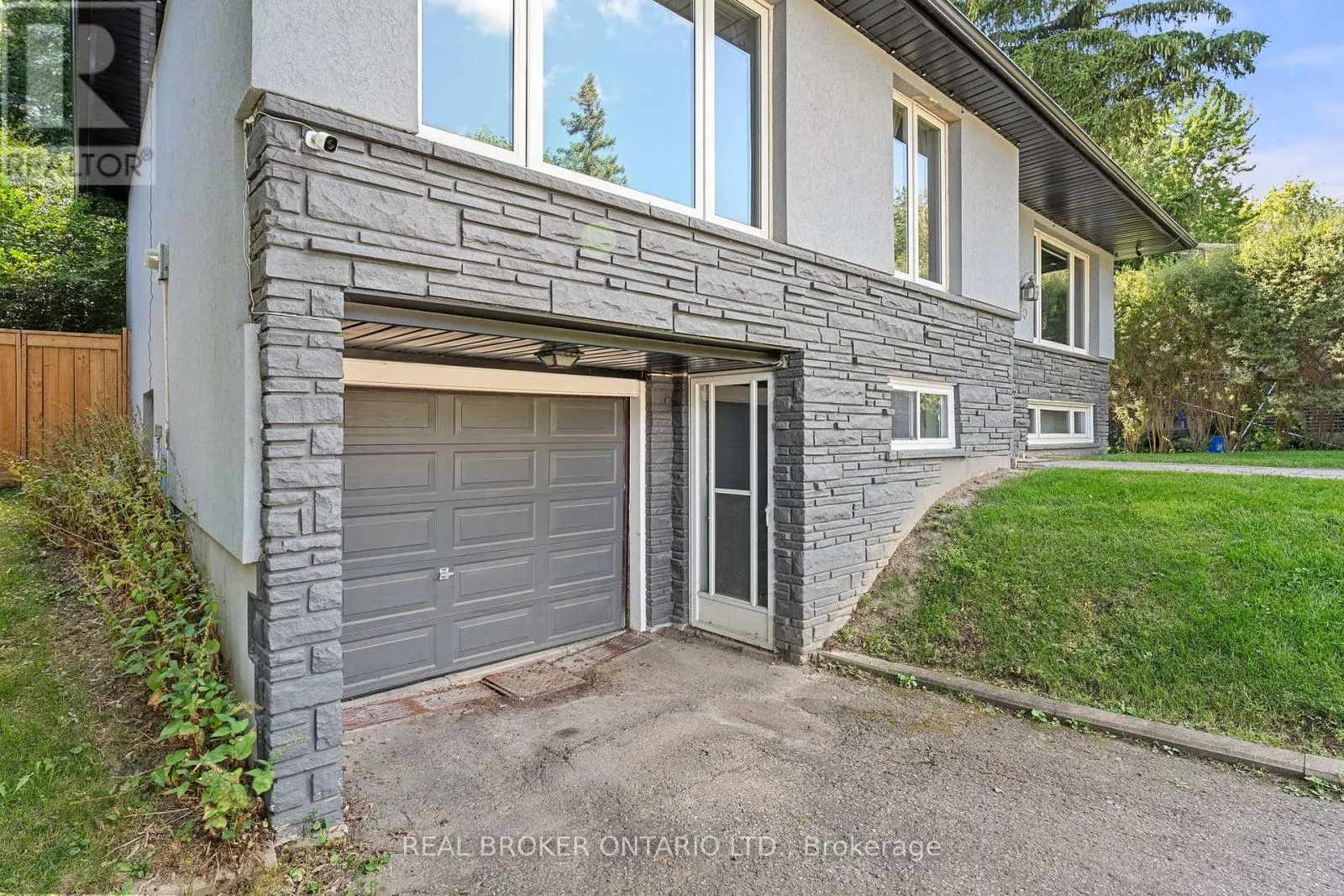240 ROSEMAR GARDENS