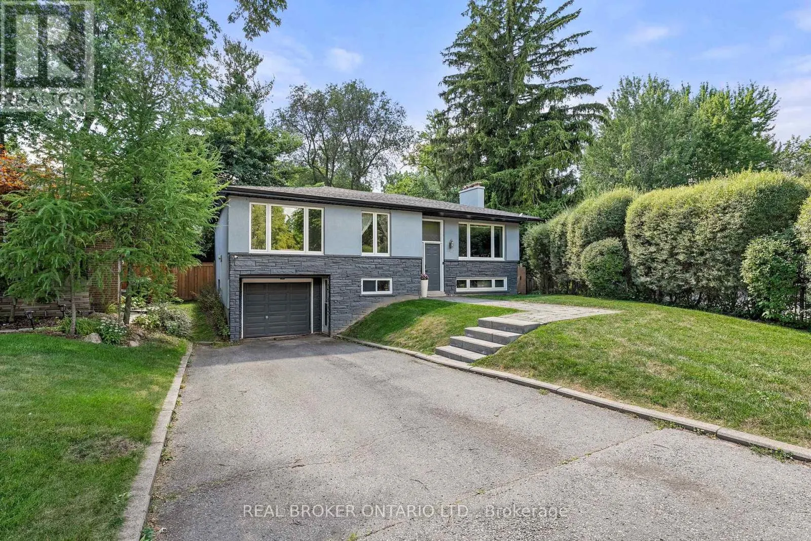 240 ROSEMAR GARDENS