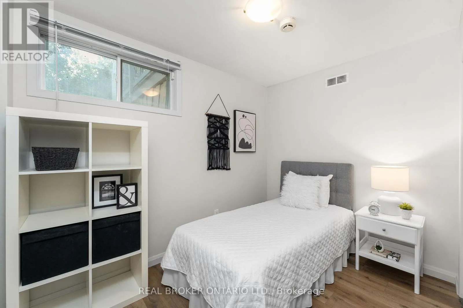 240 ROSEMAR GARDENS