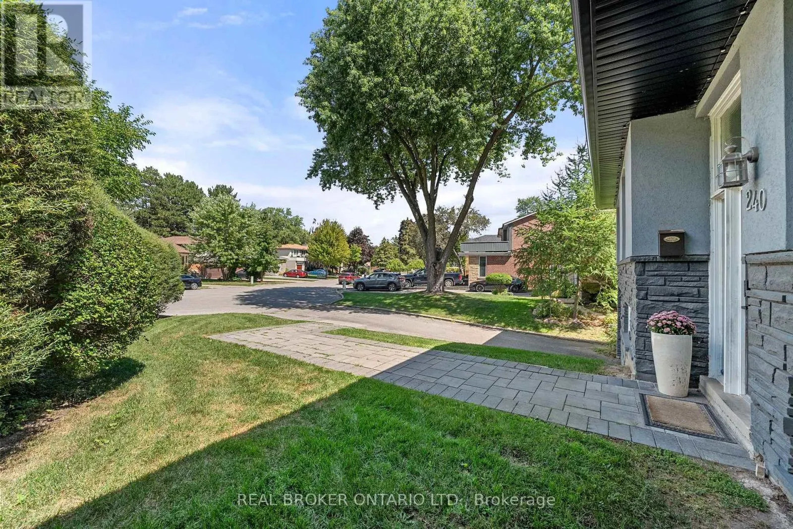 240 ROSEMAR GARDENS