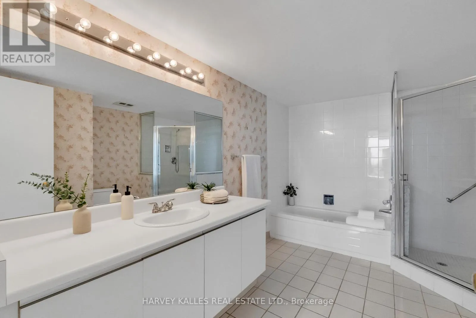 1411 - 7440 BATHURST STREET