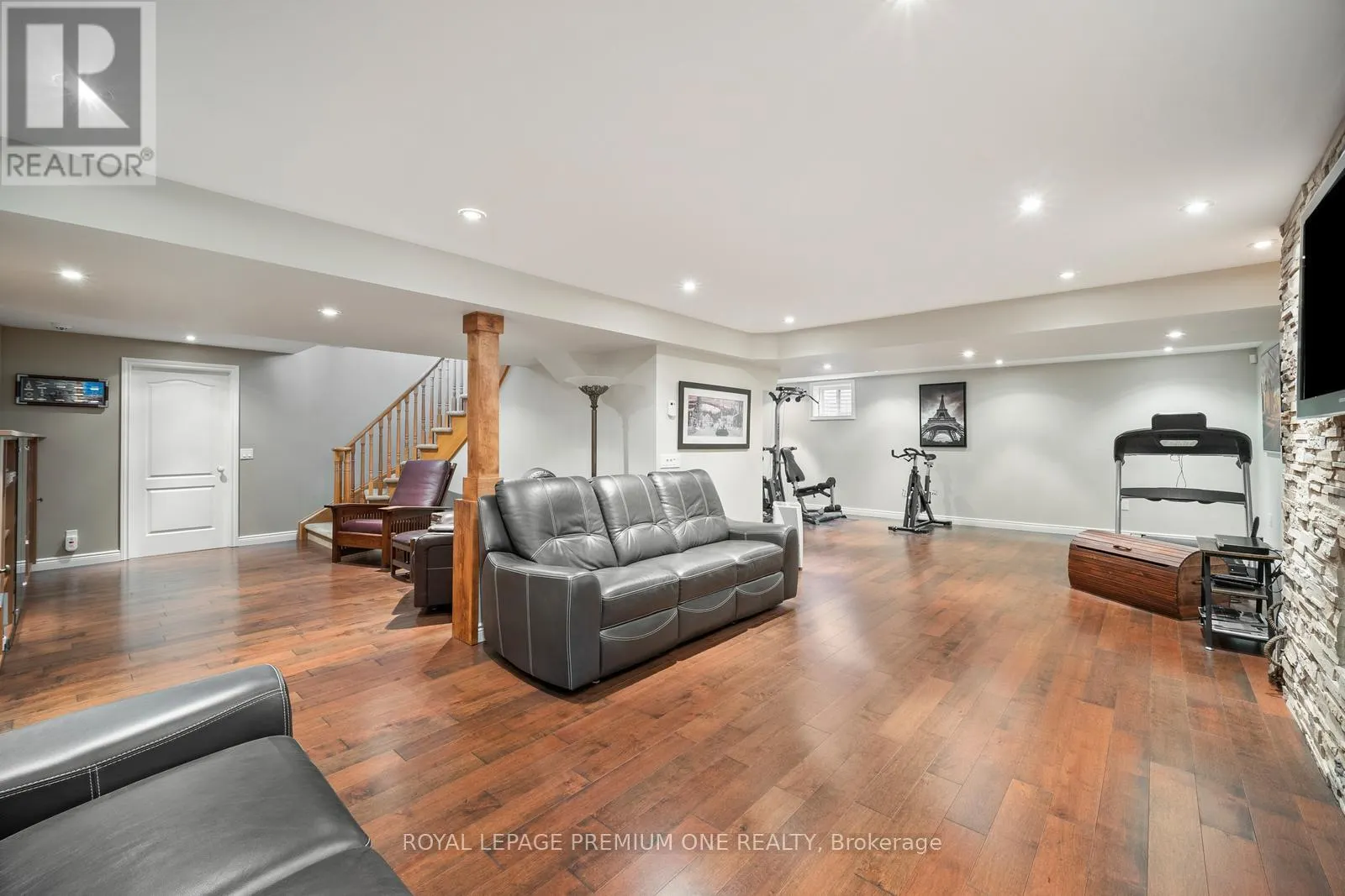 536 VILLAGE PARKWAY