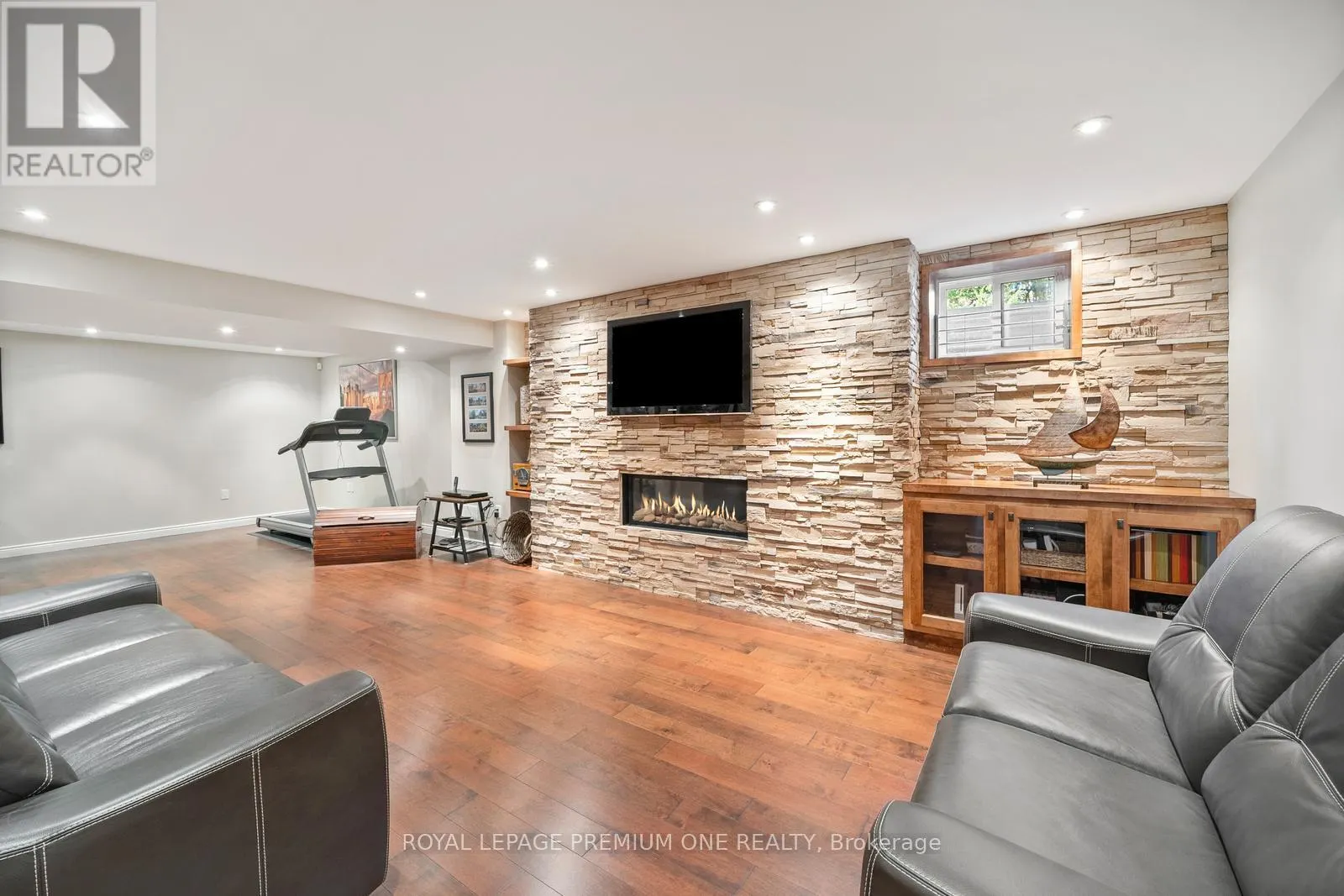 536 VILLAGE PARKWAY