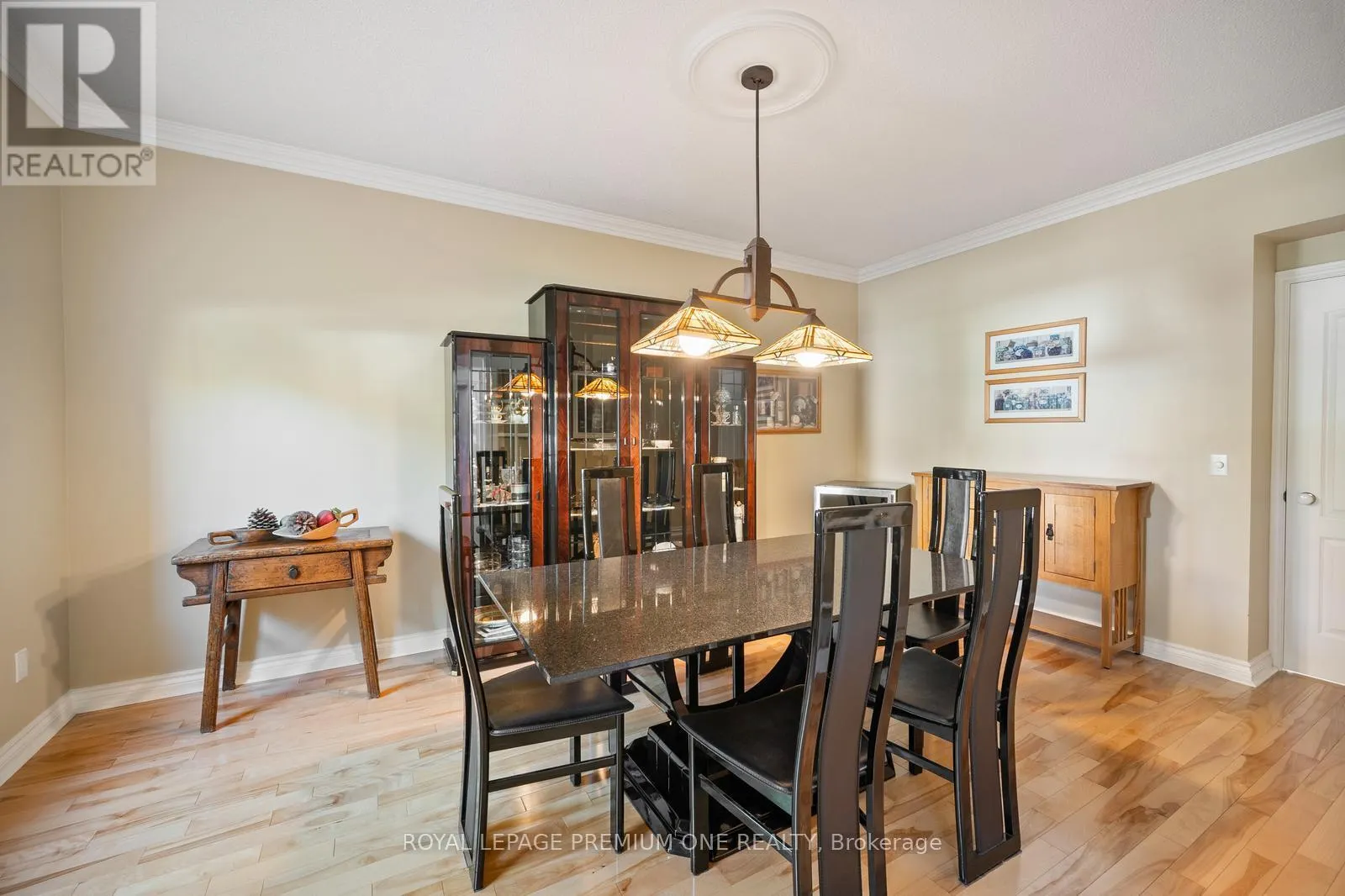 536 VILLAGE PARKWAY