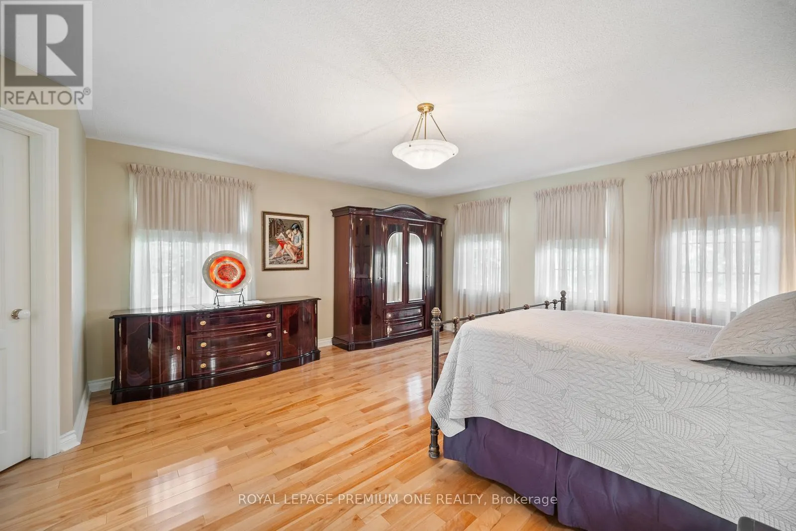 536 VILLAGE PARKWAY