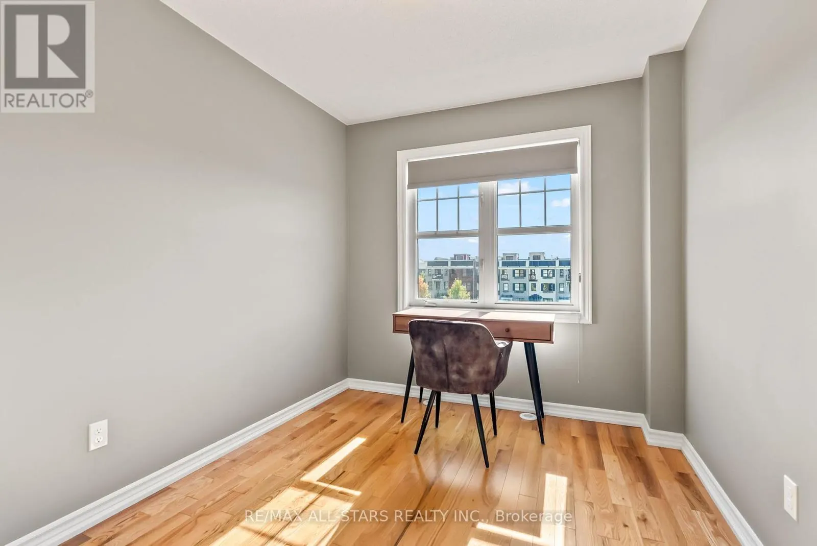 243 BOADWAY CRESCENT