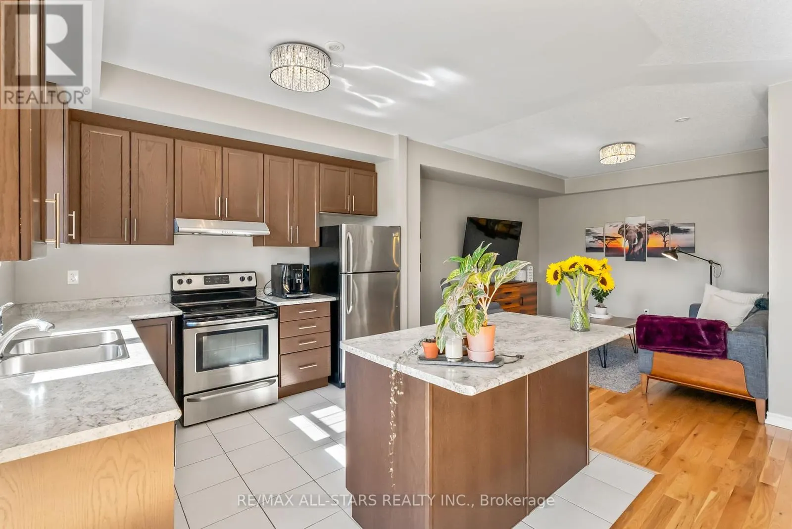 243 BOADWAY CRESCENT